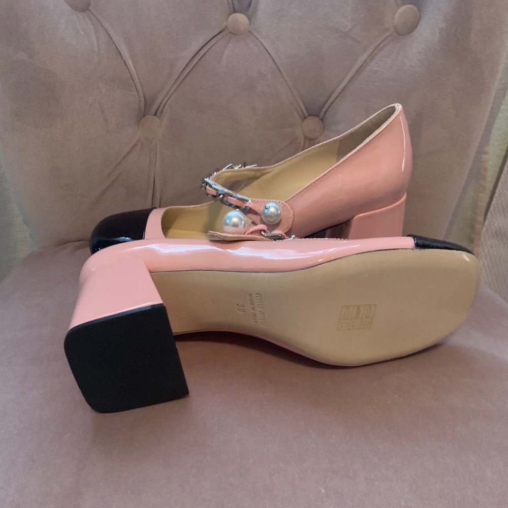 Shoe - Picture 7 of 7